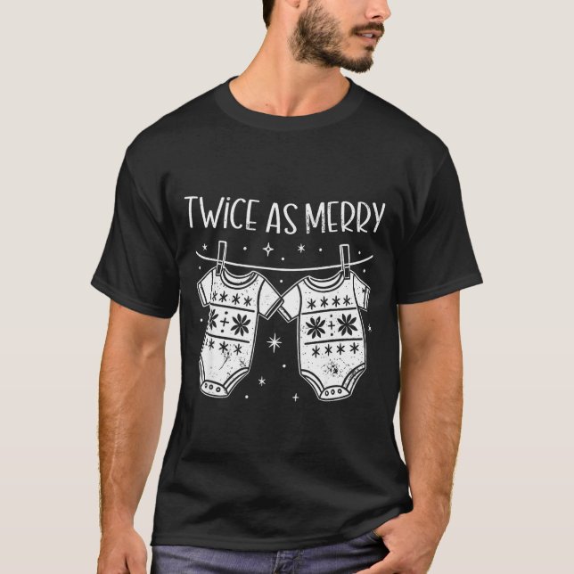 Christmas Baby Twin Mom Xmas Twin Pregnancy Reveal T Shirt (Framsida)