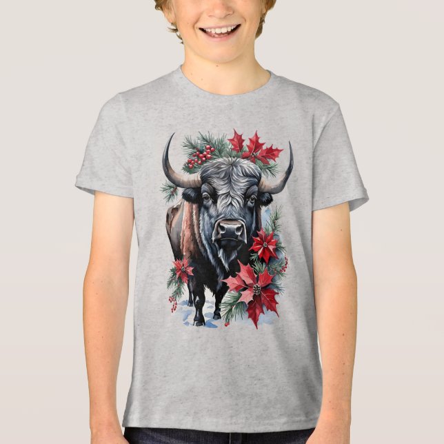 Christmas Bison With Big Horns And Poinsettias T Shirt (Framsida)
