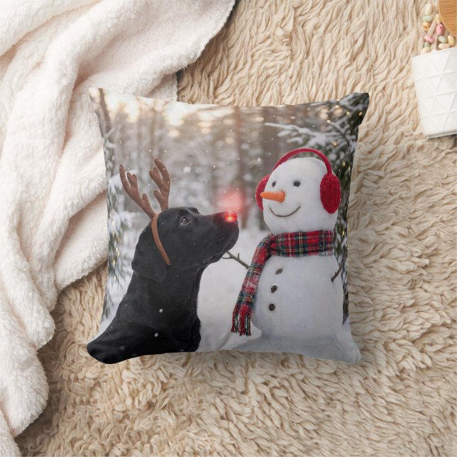 Christmas Black Labrador Retriever with Snowman Kudde (Filt)