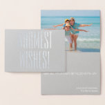 CHRISTMAS FAMILY BEACH PHOTO CARD SILVER FOIL FOLIERAT KORT<br><div class="desc">Det varmaste Önskemål i elegant silver-folie gör att julfotokortet lyser. din familjstrand bilder (eller någon annan!) med en minimal modern tvist. Den enkla stiliserade riktiga fottexten på framsidan och på personligen Julhälsningar och familjefotot på insidan kommer att glädja vänner och familj. Det här helgdag-fotokortet är perfekt för tropiskt, kust- eller...</div>