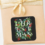 CHRISTMAS Greenery Berries Helgdag Black Fyrkantigt Klistermärke<br><div class="desc">Ord CHRISTMAS sitter mellan löv och bär på en svart bakgrund (eller färg) på dessa kvadratiska klistermärken,  elegant för kuvertsälar,  party favors eller någon helgdag-tillfälle. MATCHING-objekt i vår butik.</div>