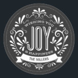 CHRISTMAS HELGDAG JOY ROUND CHALKBOARD STICKERS RUNT KLISTERMÄRKE<br><div class="desc">ÖNSKAR ATT DU JOBBAR: Ljus och glad svartvit kritprydnad i stil med reflebanner, vintage svart och vit typografi och finare snurrar. Anpassa den här dekorativa ROUND-etiketten för helgdag med namn eller anpassningsbar för familjen. Contemporary, klassiskt, modernt och snyggt sätt att skicka semesterhälsningar till alla dina vänner och nära och kära...</div>