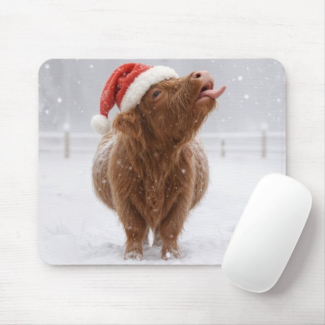 Christmas Highland Cow Catching Snowflakes Musmatta (Med mus)