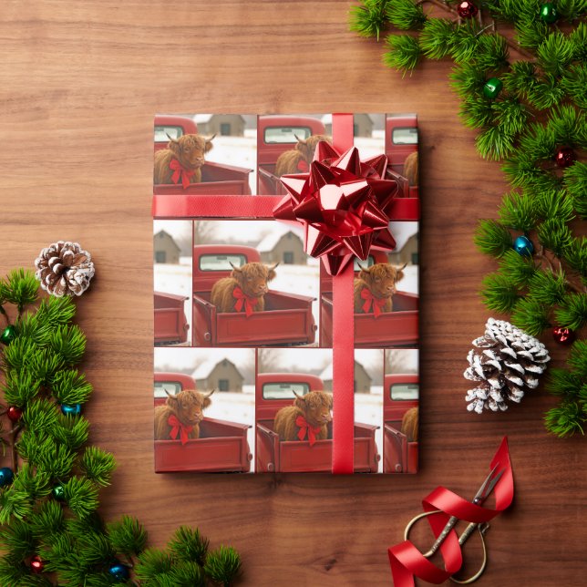 Christmas Highland Cow In Old Red Pickup Truck Presentpapper (Julgåva)