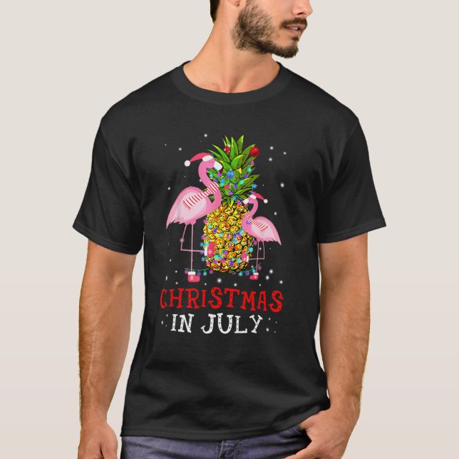 Christmas In July   Flamingo Pineapple Summer T Shirt (Framsida)