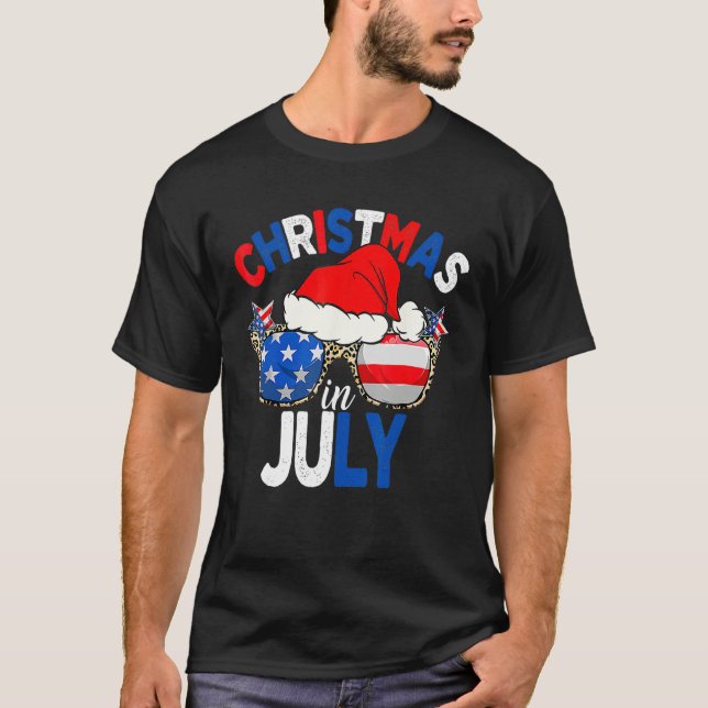 Christmas In July Summer Patriotic USA Santa Hat 4 T Shirt (Framsida)
