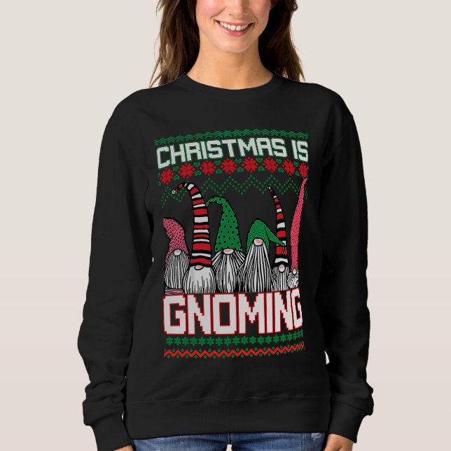 Christmas is Gnoming God Jul Gnome Ugly Christmas  T Shirt (Framsida)