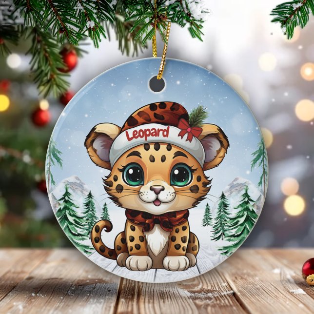 Christmas Leopard Spots Kitty Cat Lovers 🐆🐈🐾 Julgransprydnad Keramik (Custom Name Leopard Christmas Ornament Customizable Cat Decoration Personalizable Kitty Decor 🐆🎄)