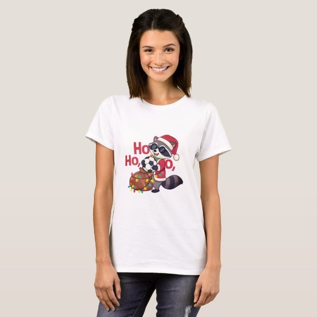 Christmas raccoon stealing a soccer ball t shirt (Hel framsida)