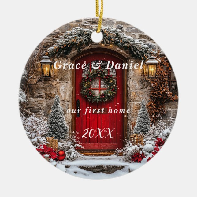 Christmas Red Door Wreath "Our First Home" Julgransprydnad Keramik (Framsidan)
