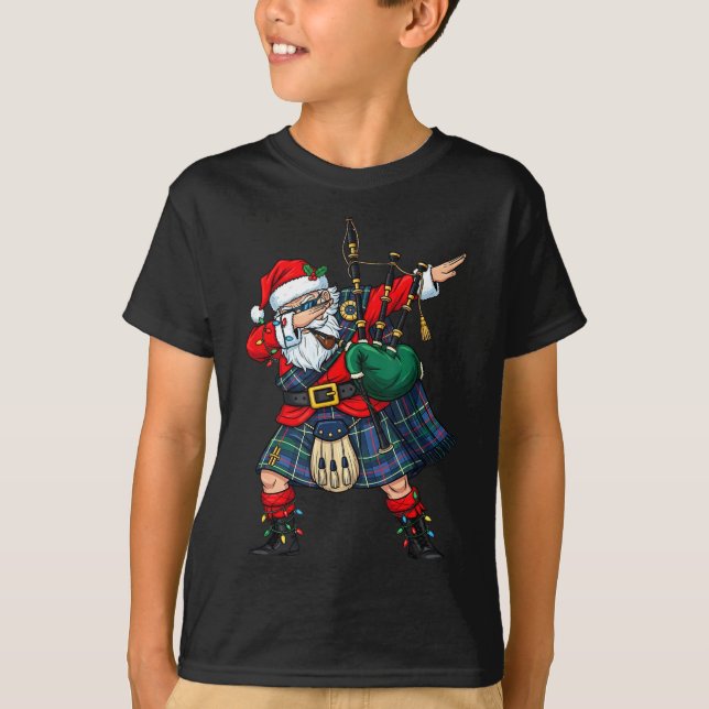 Christmas Santa Playing Scottish Bagpes Funny Holi T Shirt (Framsida)