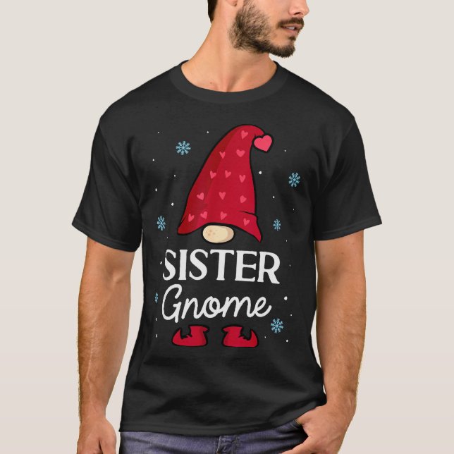 Christmas Sister Gnome Dwarf Garden Gnome Family  T Shirt (Framsida)