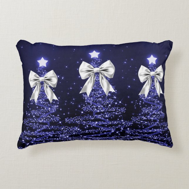Christmas Sparkling Trees Navy Faux Silver Bow  Prydnadskudde (Framsidan)