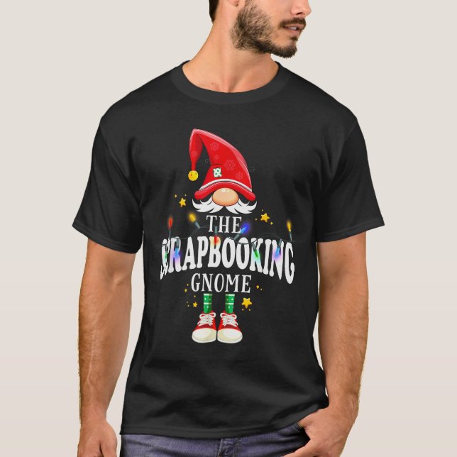Christmas The Scrapbooking Gnome X-mas Matching Pj T Shirt (Framsida)