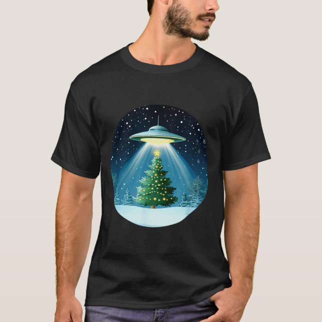 Christmas Tree Beamed By Ufo For Interstellar Holi T Shirt (Framsida)