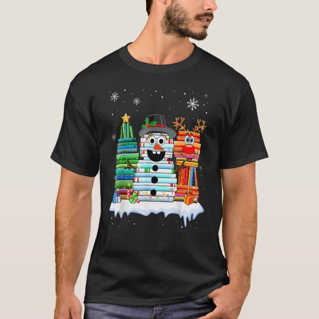 Christmas Tree Snowman Reindeer Book Stack Librari T Shirt (Framsida)