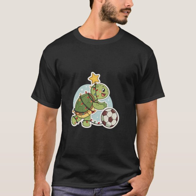 Christmas Turtle with Soccer Ball T Shirt (Framsida)