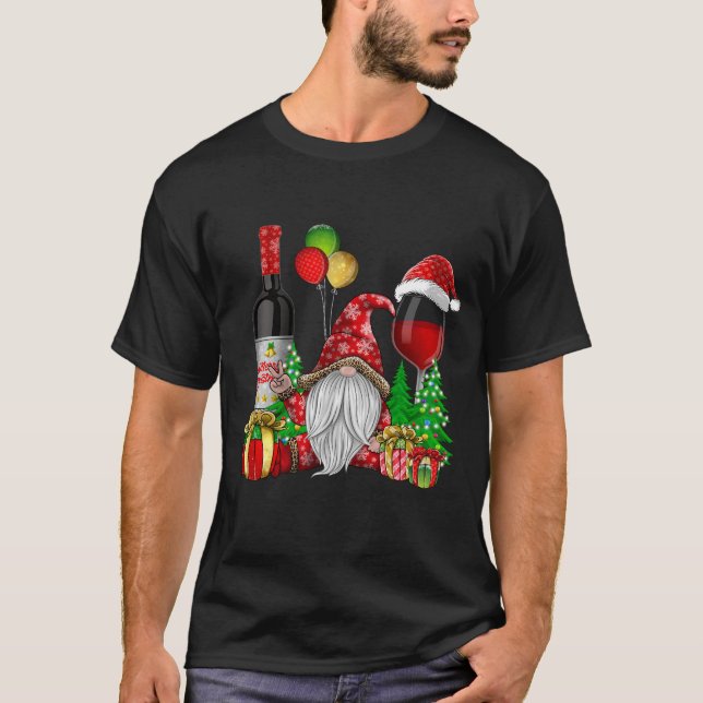 Christmas Wine Gnomes For Xmas Cheer T Shirt (Framsida)