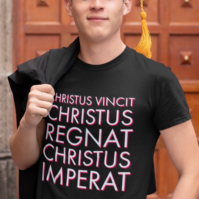 Christus Vincit, traditionell katolsk latinsk mass T Shirt (This traditional Catholic shirt reads "Christus Vincit Christus Regnat Christus Imperat.")