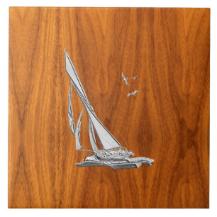 Chrome Regatta Sailboat på Teak Veneer Stilar Kakelplatta