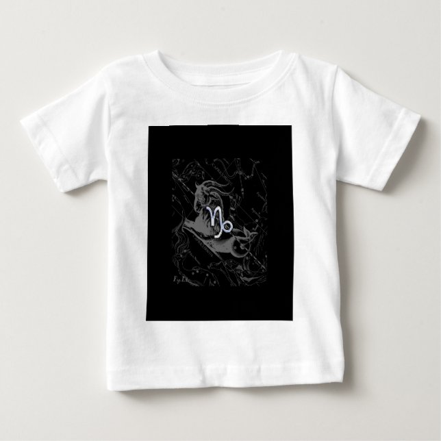 Chrome Stil Capricorn Zodiac Sign på Hevelius Tee (Framsida)