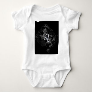Chrome Stil Leo Zodiac Sign på Hevelius Tee Shirt