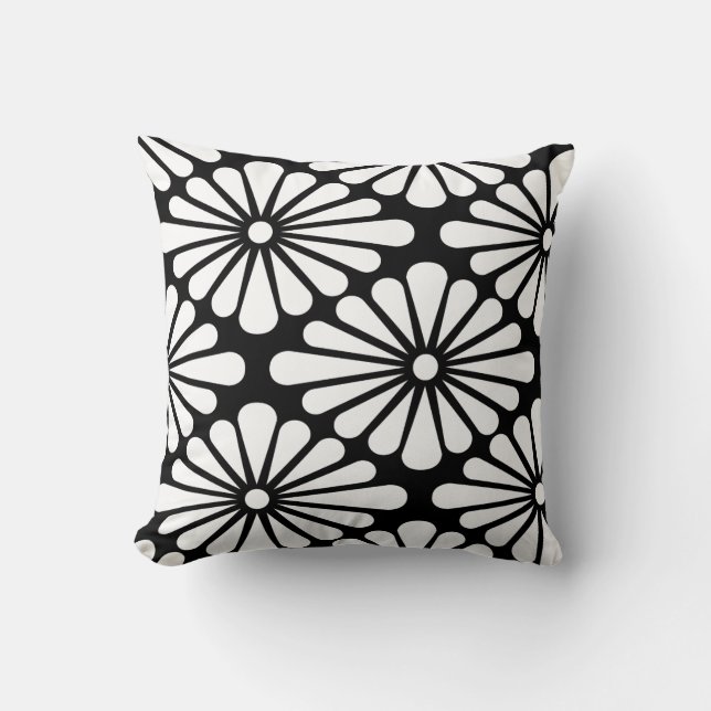 Chrysanthemum [black] - Japanese Pattern Kudde (Framsida)