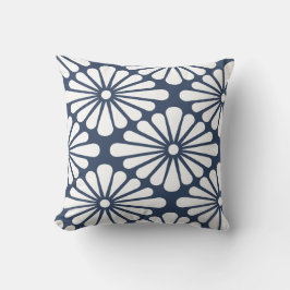Chrysanthemum [indigo] - Japanese Pattern Kudde