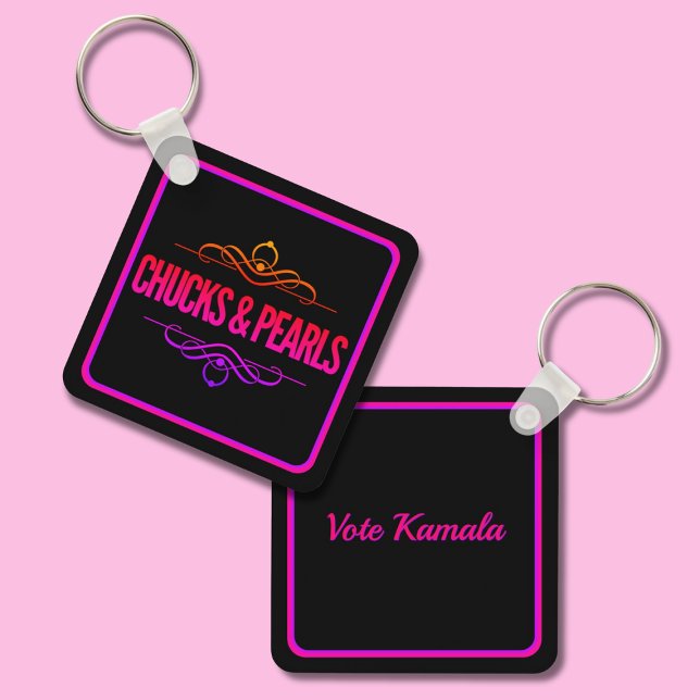 Chuckar & Pearls Vote Kamala Black Nyckelring (Skapare uppladdad)