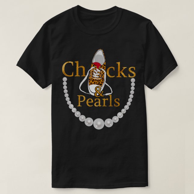 Chucks and Pearls 2021 Leopard  T Shirt (Design framsida)