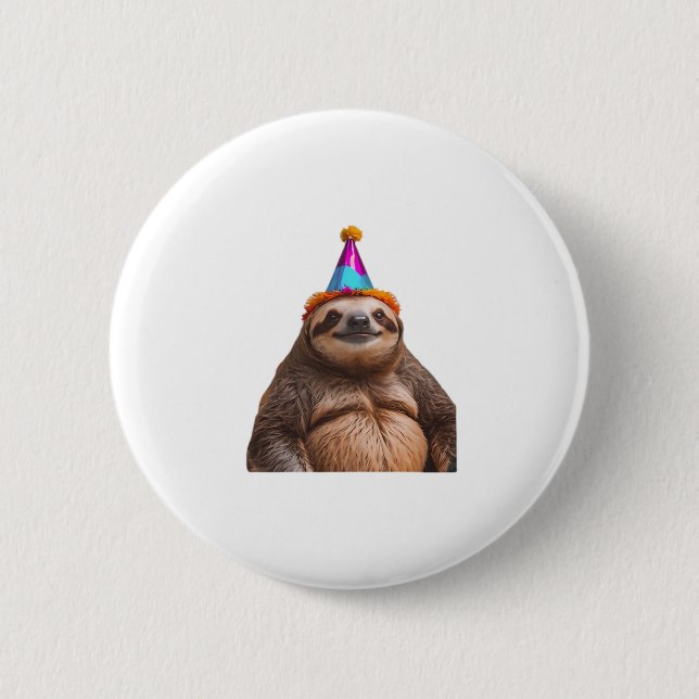 Chunky Sloth födelsedagsfest som ger ett lustigt m Knapp (Framsida)