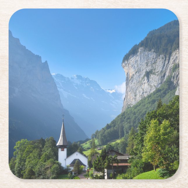 Church in Lauterbrunnen valley, Schweiz Underlägg Papper Kvadrat (Framsidan)
