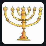 Church Menorah Fyrkantigt Klistermärke<br><div class="desc">En kyrkmenorah i guld med många ljus. Den här designen ser ut att vara verkligen för den här fästfunktionen</div>