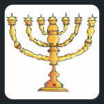 Church Menorah Fyrkantigt Klistermärke<br><div class="desc">En kyrkmenorah i guld med många ljus. Den här designen ser ut att vara verkligen för den här fästfunktionen</div>