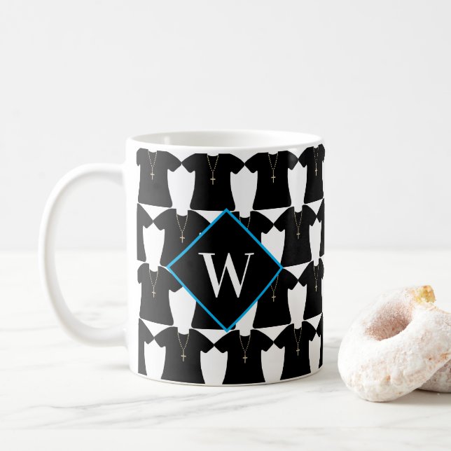 Church Priest Pastor Black Cassock Monogram Kaffemugg (Med munk)
