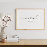 Ciao Bella | Italienskt modernt skript med hjärta Poster<br><div class="desc">Hej,  vacker! Den här poster av det svarta och vita italienska språket lägger till snyggt chic i alla rum. Modern svartskripttypografi med elegant visas med ett handritat hjärta,  för en poster som alltid påminner dig om Italien eller vart dina resor tar dig!</div>