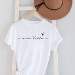 Ciao Bella | Italienskt modernt skript med hjärta T Shirt<br><div class="desc">Hej,  vacker! Den här svarta och vita italienska språkskjortan kommer att lägga till chic i snyggten till alla dina utfall. Modern,  svart manustypografi med elegant visas med ett handdraget hjärta,  för en skjorta som kommer att uppfattas perfekt i Italien eller var som helst dina resor tar dig!</div>