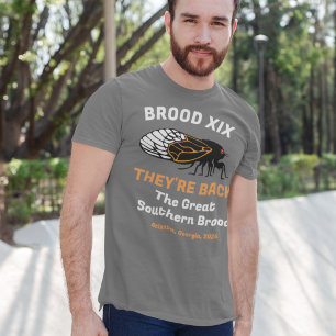 Cicada Emergence De är tillbaka i Anpassadet T Shirt