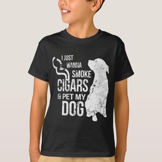 Cigar och Hund älskare Cigars to Smoke and Pet the T Shirt (Framsida)
