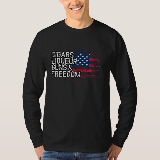 Cigars Liqueur Guns & Freedom T Shirt Liqueurs Pub (Framsida)