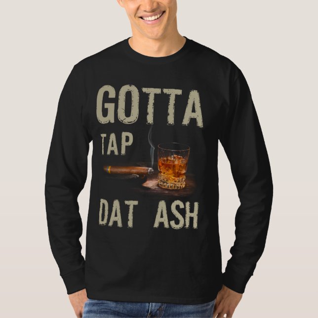 Cigars måste slå på matsäcken och röka på maten. t shirt (Framsida)