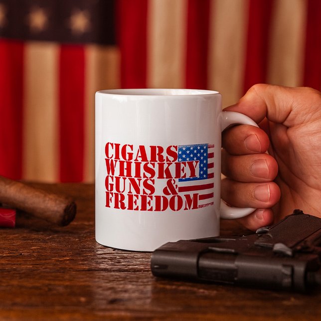 Cigars Whiskey Guns and Freedom Kaffemugg (Skapare uppladdad)