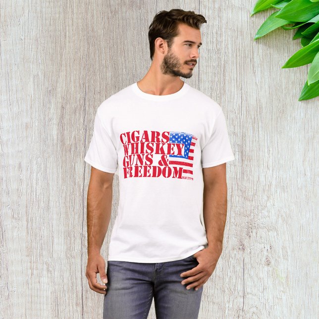 Cigars Whiskey Guns and Freedom T Shirt (Skapare uppladdad)