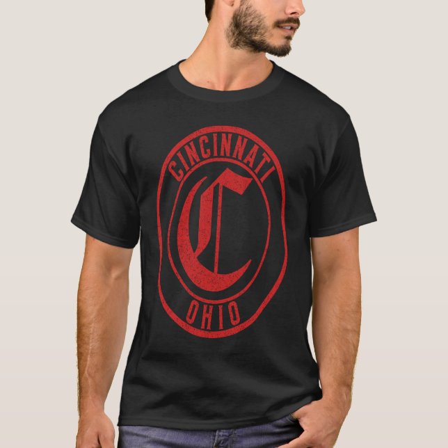 Cincinnati Ohio Circle Sign Distressed Red Print T Shirt (Framsida)