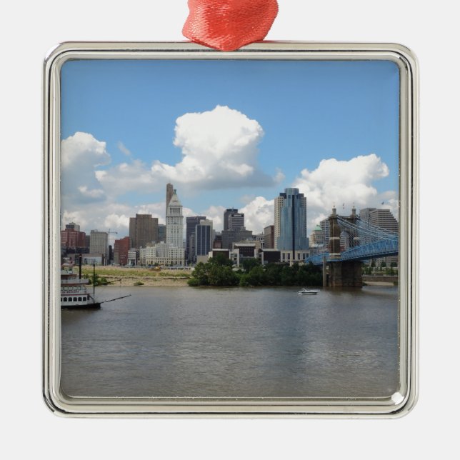 Cincinnati Ohio horisont med Ohioet River Julgransprydnad Metall (Framsidan)
