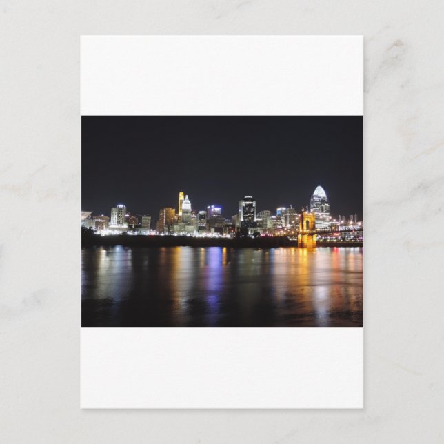 Cincinnati skyline nattetid vykort (Framsida)