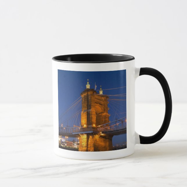 Cincinnatis siluett, Ohio, USA i skymningen Mugg (Höger)