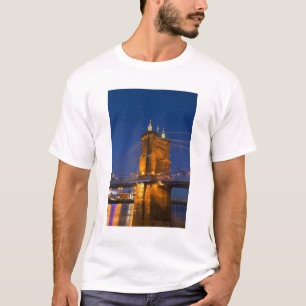 Cincinnatis siluett, Ohio, USA i skymningen T-shirt
