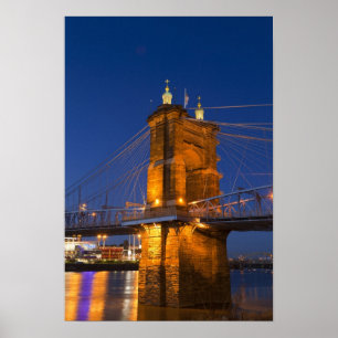 Cincinnatis skyline, Ohio, USA i skymningen Poster