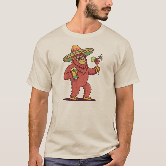 Cinco de Drinko Funny Bigfoot in Sombrero T Shirt (Framsida)